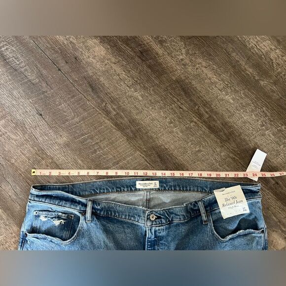 Abercrombie & Fitch High Rise 90s Relaxed Jean- Size 37/24 - Picture 7 of 8